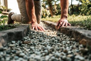 Comment faire une allée piétonne en gravier : guide complet