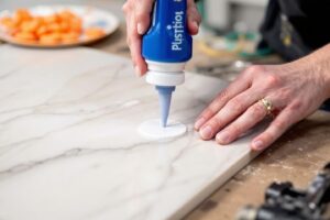 Comment coller du marbre : guide complet pour un collage durable