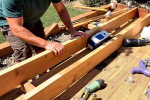 Poser une terrasse en bois sur parpaing : guide complet et pratique