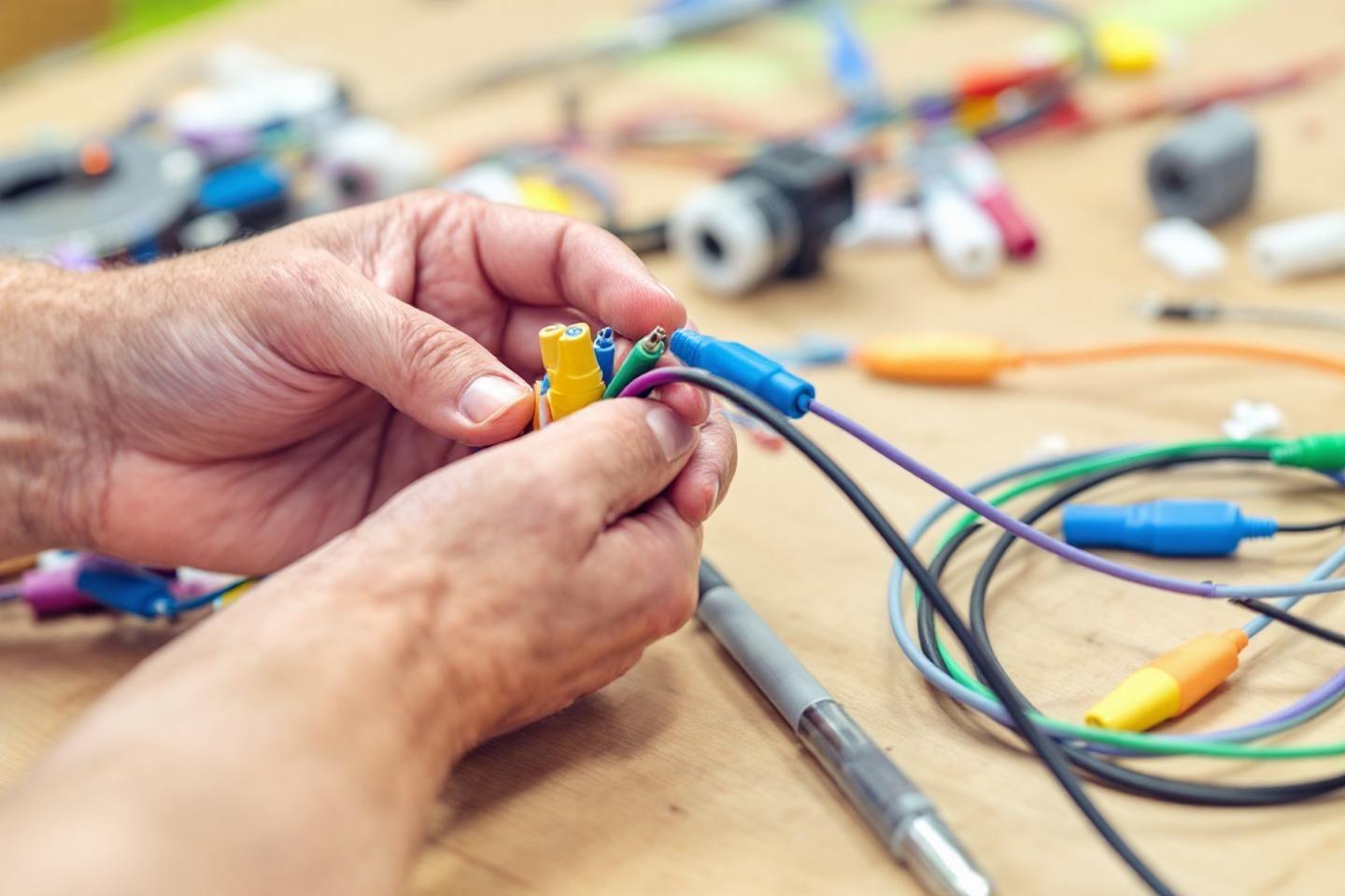Identifier les 6 fils d'un interphone : guide complet
