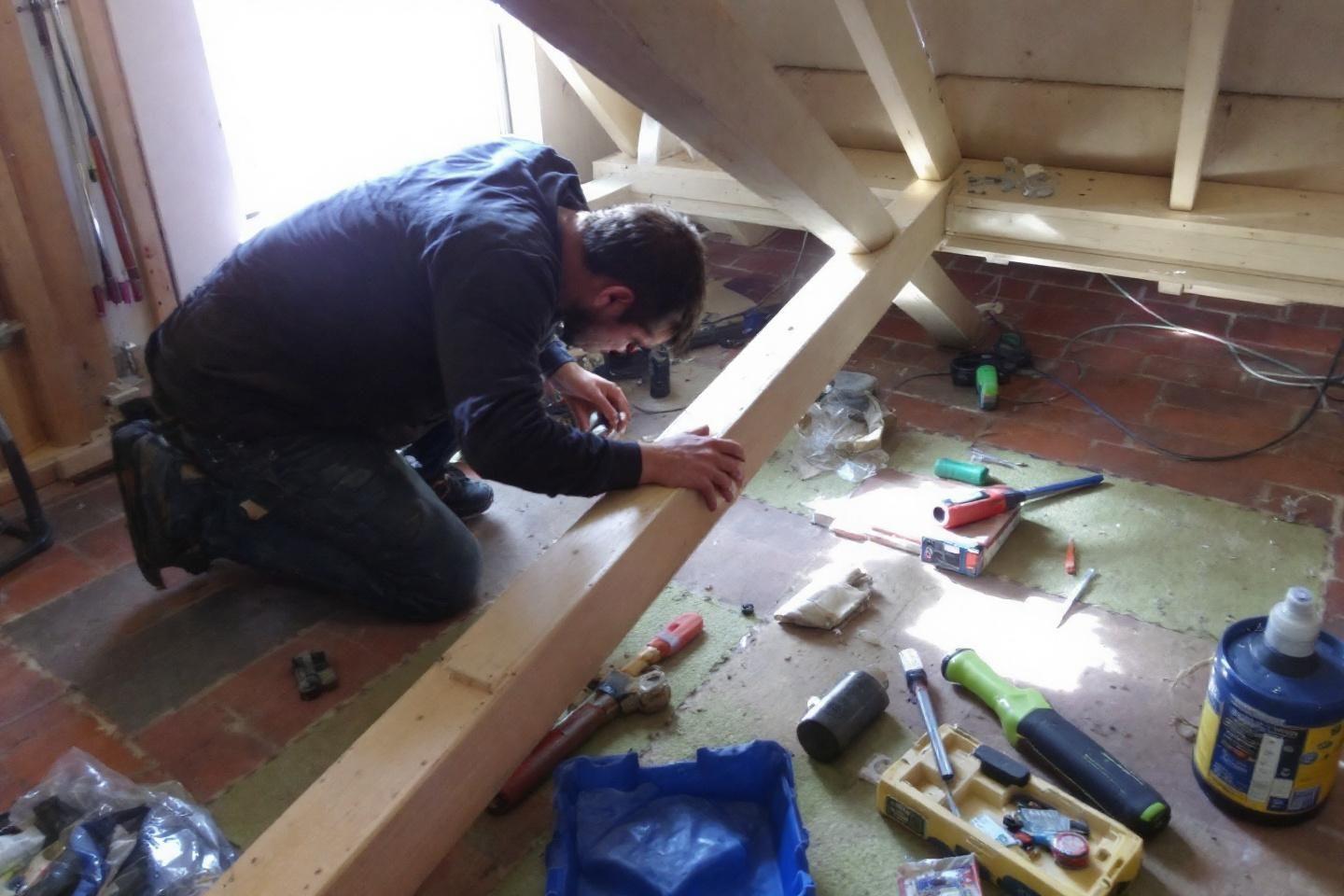 Faux plafond sur hourdis brique : pose et fixation expliquées
